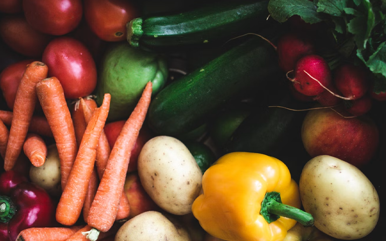 Fresh export vegetables including carrots, peppers, potatoes and radishes